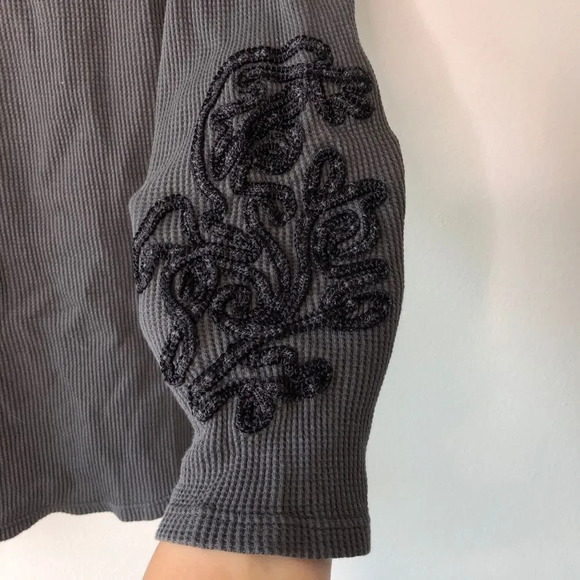 Soft Surroundings Gray Cowl Neck Waffle Knit Embroidered Grunge Y2K Thermal Sz S - Picture 4 of 11